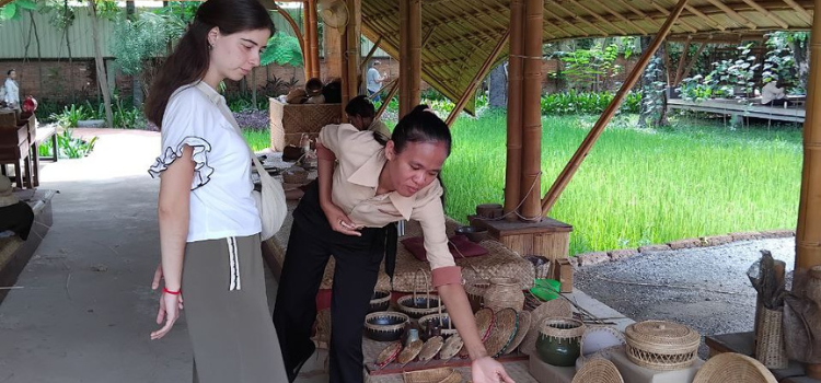 
                      Cambodia Service Learning Program
                      